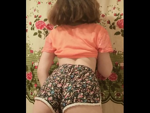 ❤️ دختر جوان سکسی که شورتش را جلوی دوربین در می آورد ❤❌  ویدیو سکس در ما ❤
